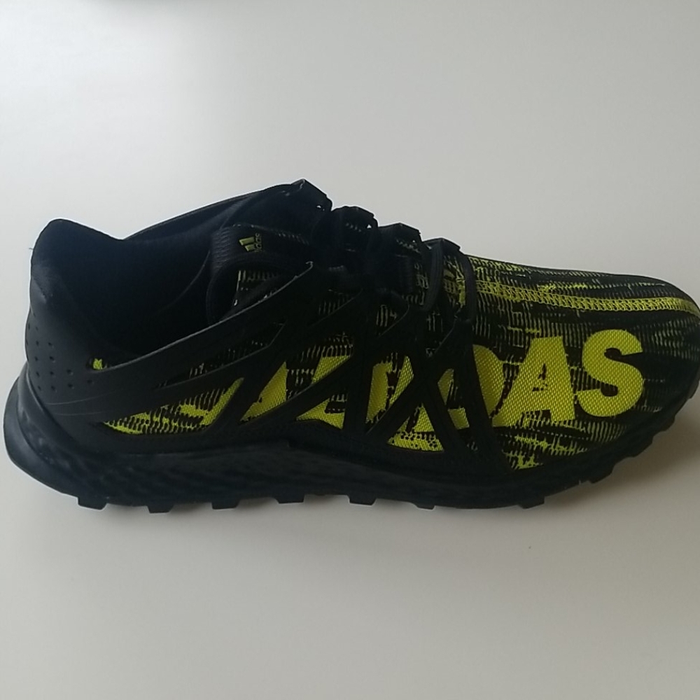 Adidas Vigor Bounce mens 10 shoes  New/never worn